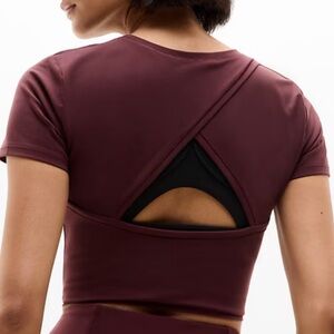 Athleta Transcend Open Back Tee in Garnet Size XS preloved great condition